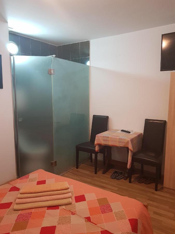 Pansion Lug Hotell Belgrad Exteriör bild