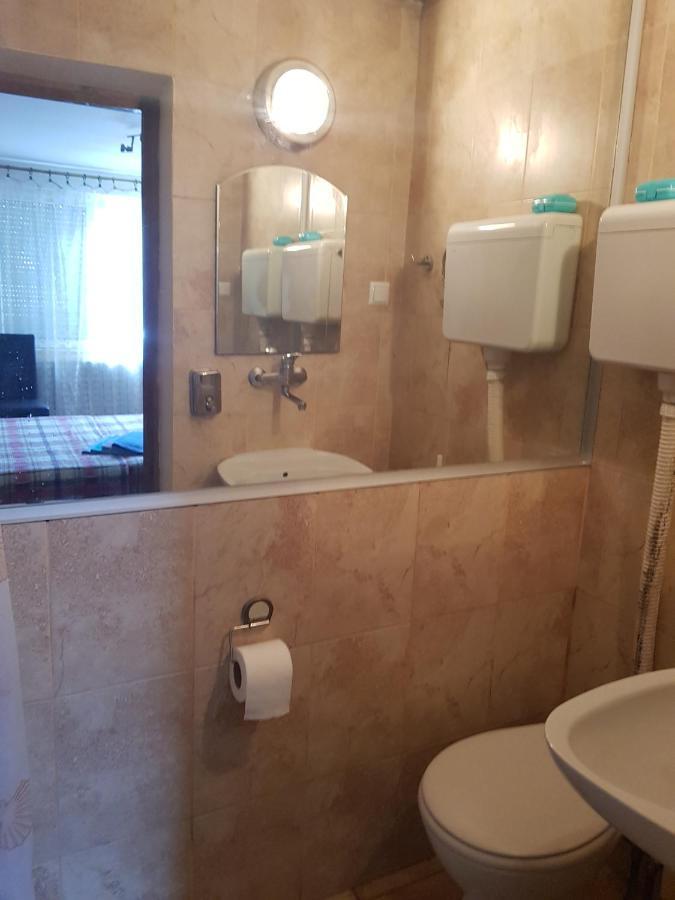 Pansion Lug Hotell Belgrad Exteriör bild