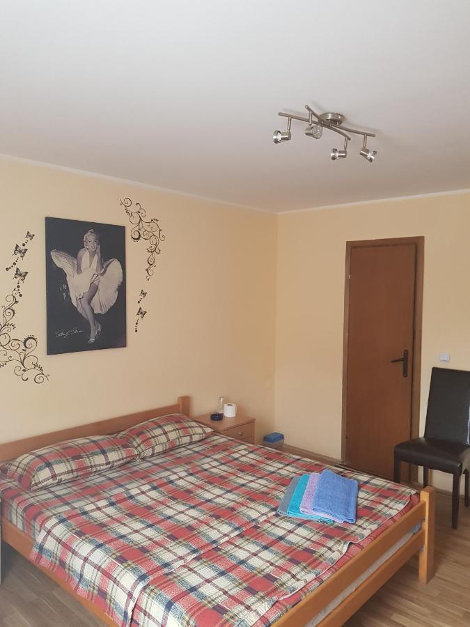 Pansion Lug Hotell Belgrad Exteriör bild