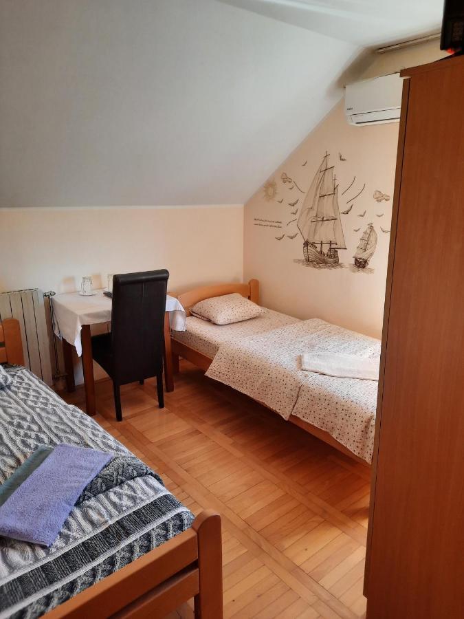 Pansion Lug Hotell Belgrad Exteriör bild